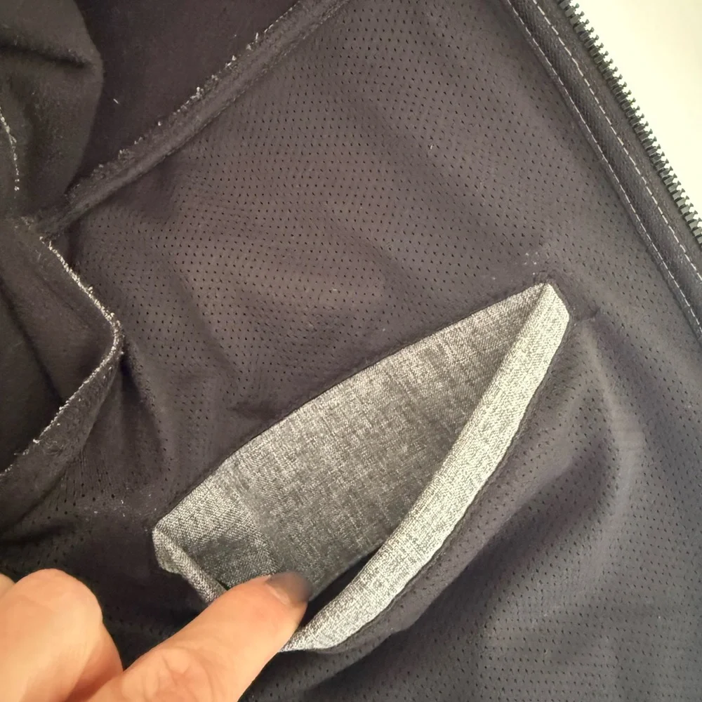 Levi's Men's Gray Thick Jacket with Black Hood - Size S - Picture 7 of 11
